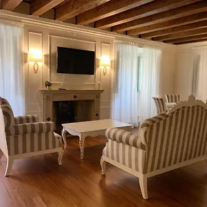 Cavour44 - Palazzo Canossa Appartamento